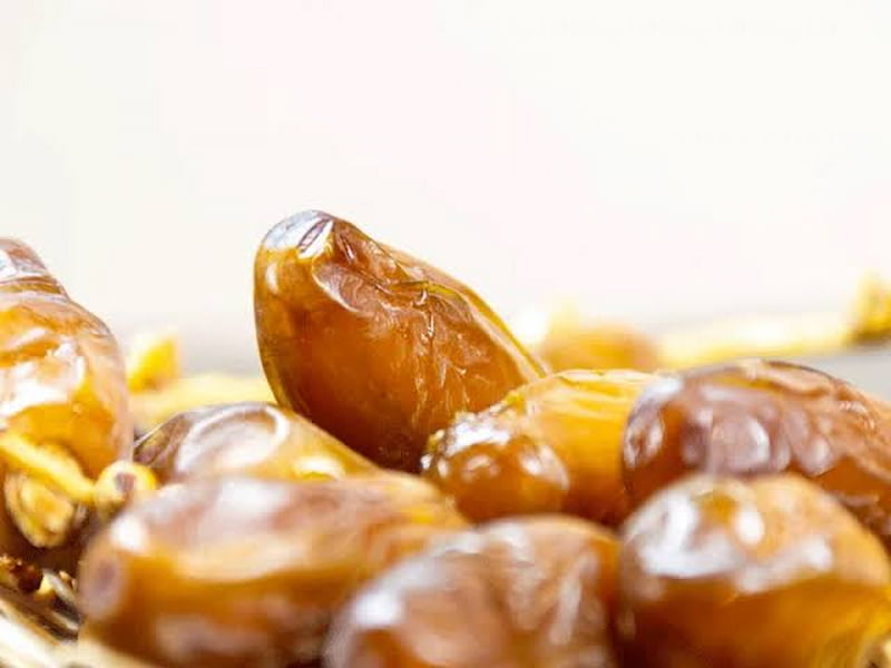 خرما مضافتی زرد عسلی با بافت لطیف و طعم دلچسب